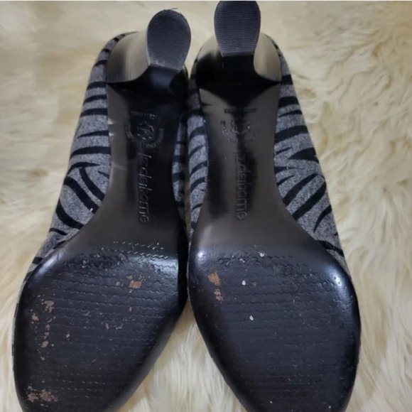 Liz Claiborne Johnnie Gray Zebra Pump Heels - Picture 5 of 12